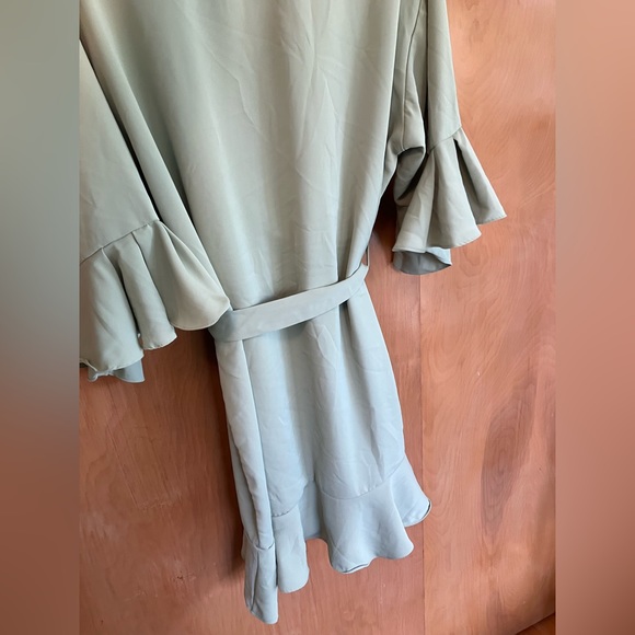 Green Getting Ready Robe - Picture 3 of 4